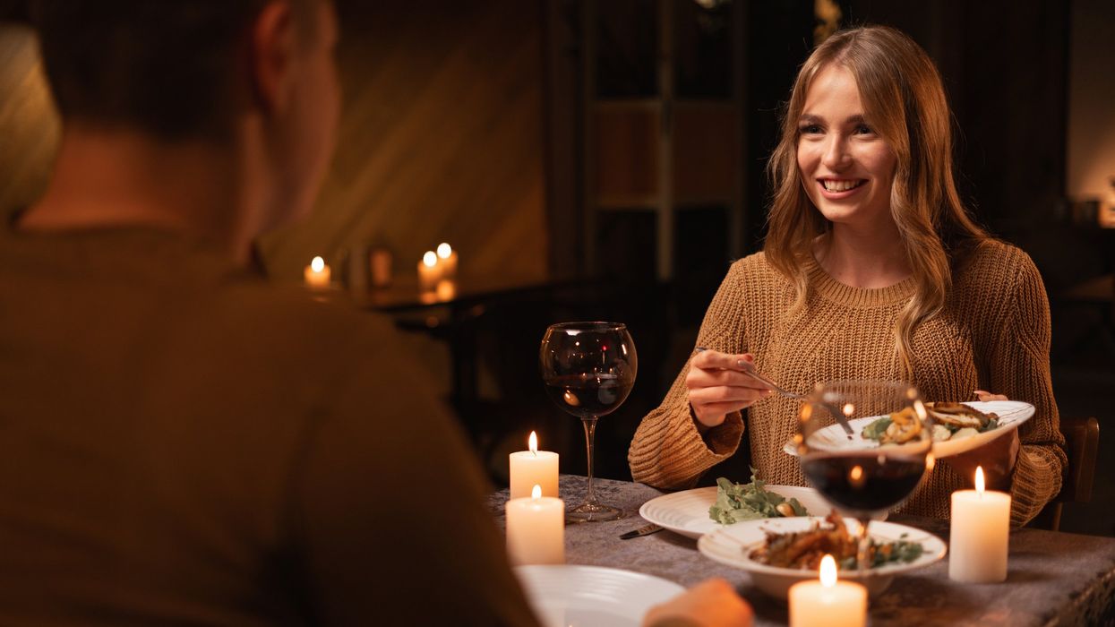 Woman outraged after her date ate pub food leftovers from different table