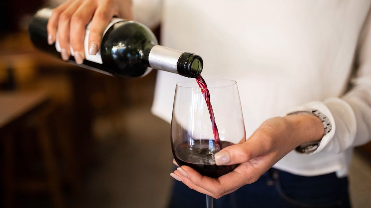 Italian restaurant exchanges free wine for customers who trade in phones during meals