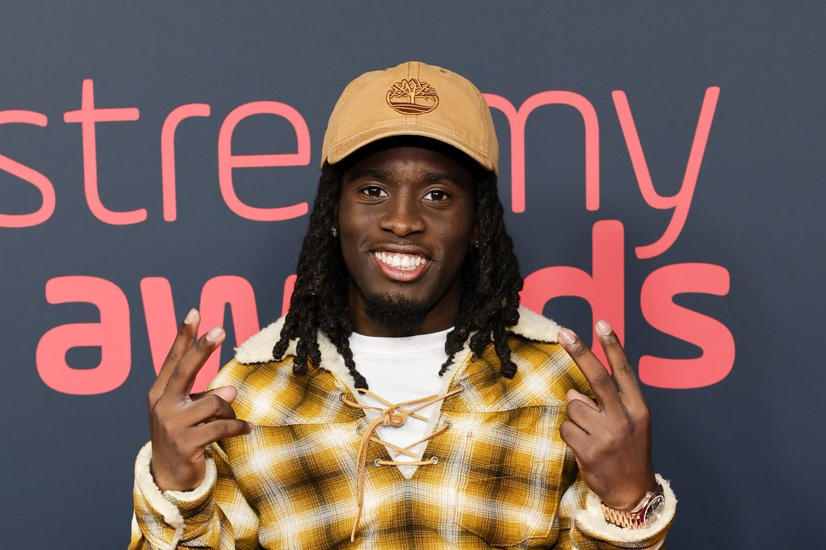 Kai Cenat faces fan who snuck past security to get to his house