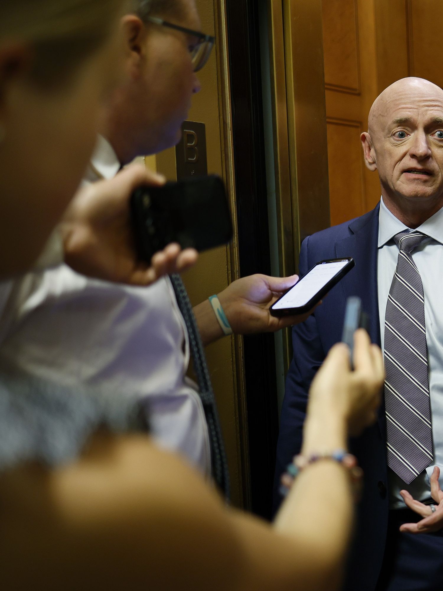 Mark Kelly sparks VP speculation with a now-deleted tweet