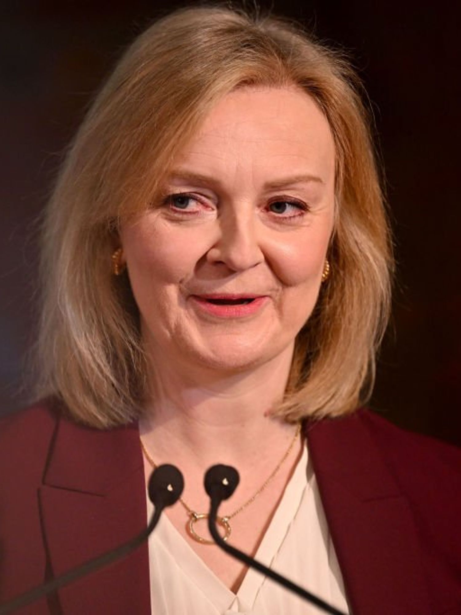 Liz Truss has 3 word response after pro-Trump speech is gatecrashed by lettuce banner