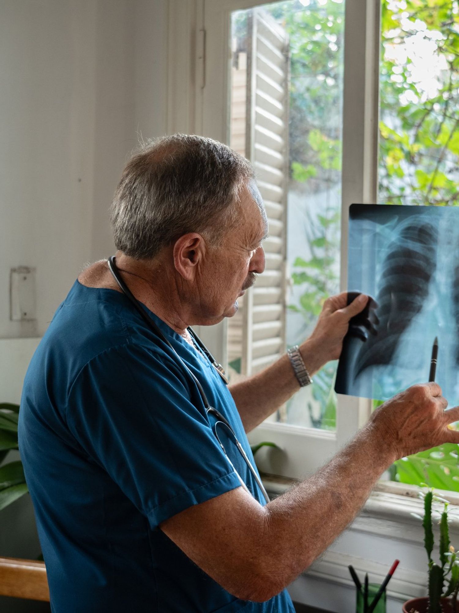 Man left 'slowly dying' with bleeding eyes after making terrible mistake at friend's house