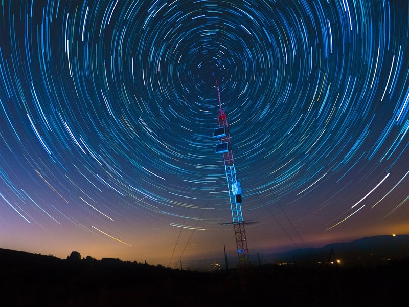 A mysterious radio signal from 8 billion years ago has just reached Earth (2 min)