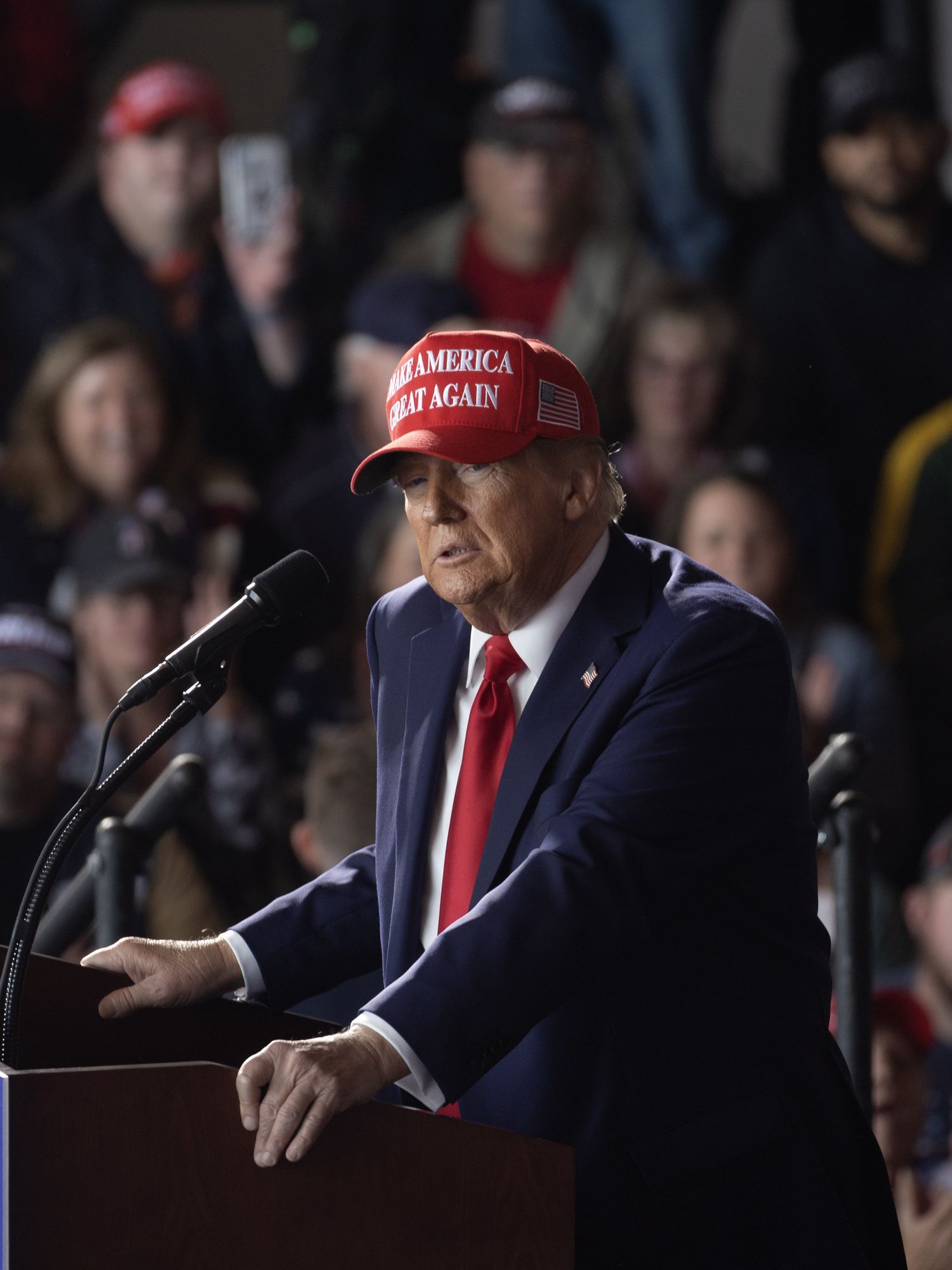 Donald Trump got attacked by a fly again and his reaction was even weirder than before