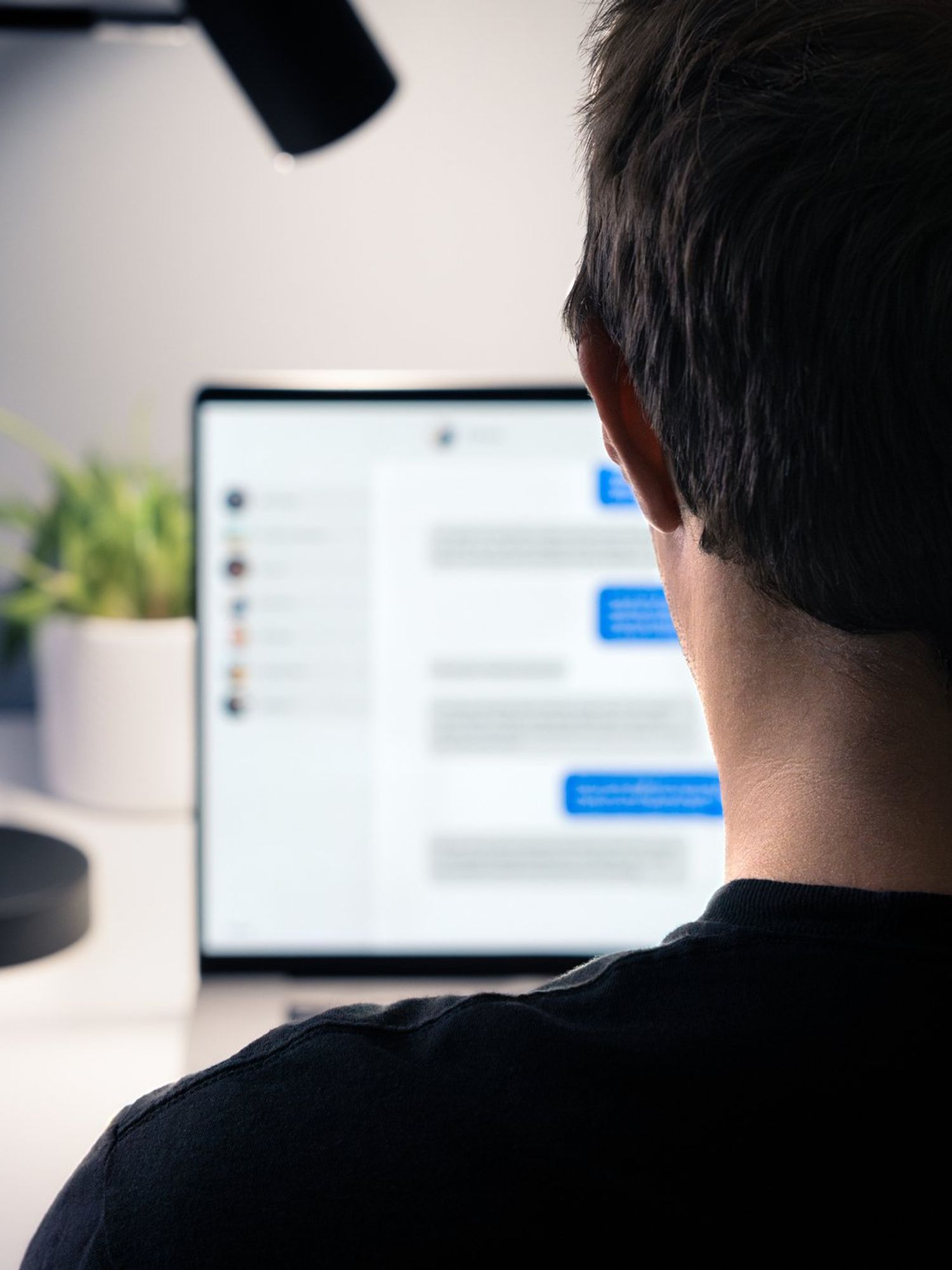 Dating expert shares five red flags to 'catch a catfish' – and what to do if you fall victim