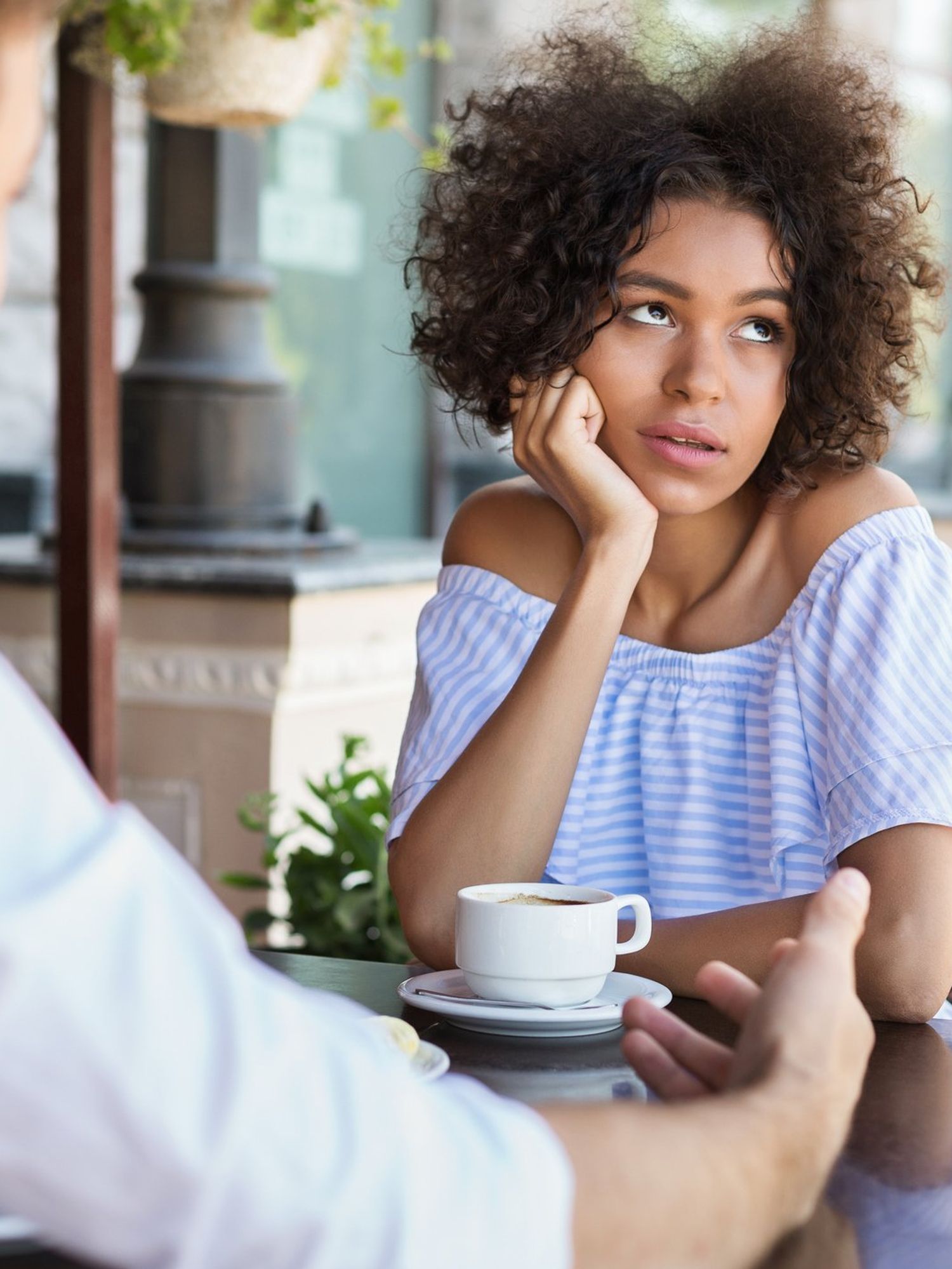 The 'one word' tell that someone isn't into you, according to dating expert