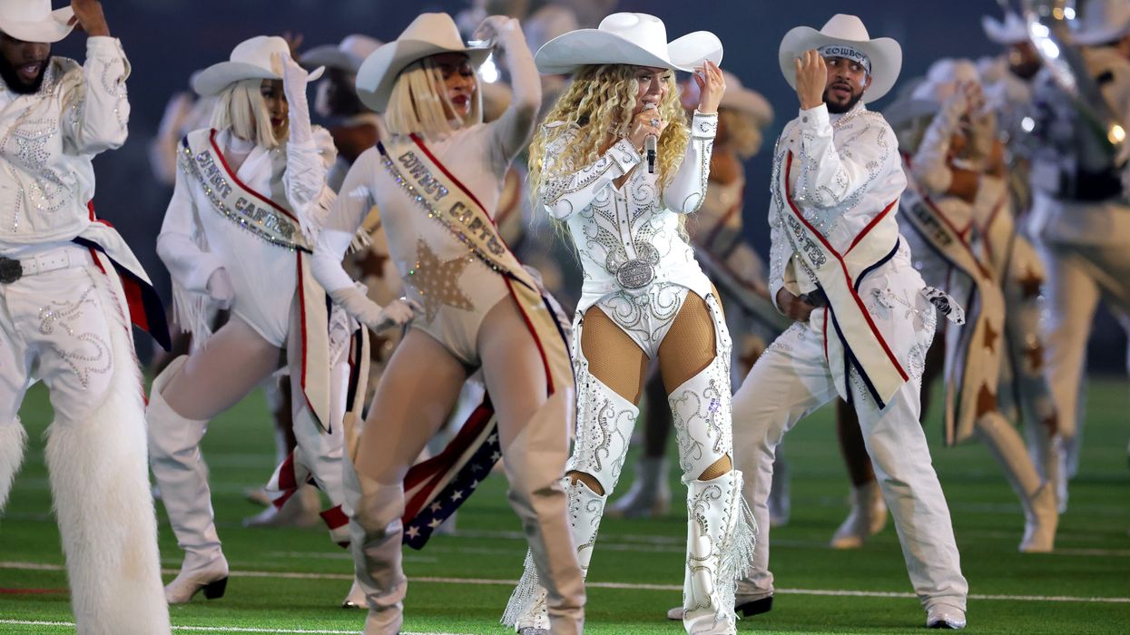Beyonce’s Christmas halftime show sends fans into a frenzy with unexpected guest