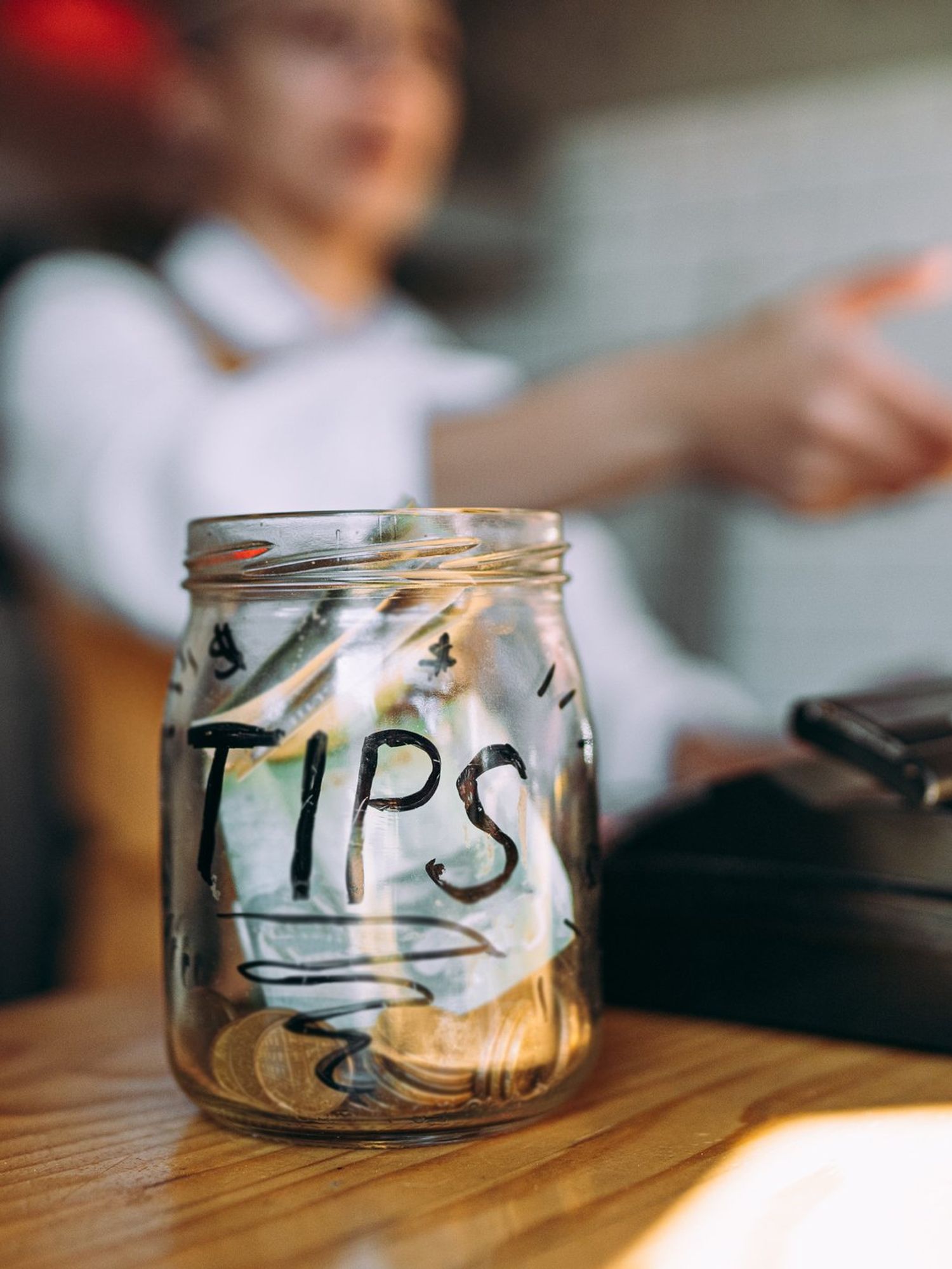 Cashier mistakes payment for tip at cashless restaurant, leaving customer embarrassed