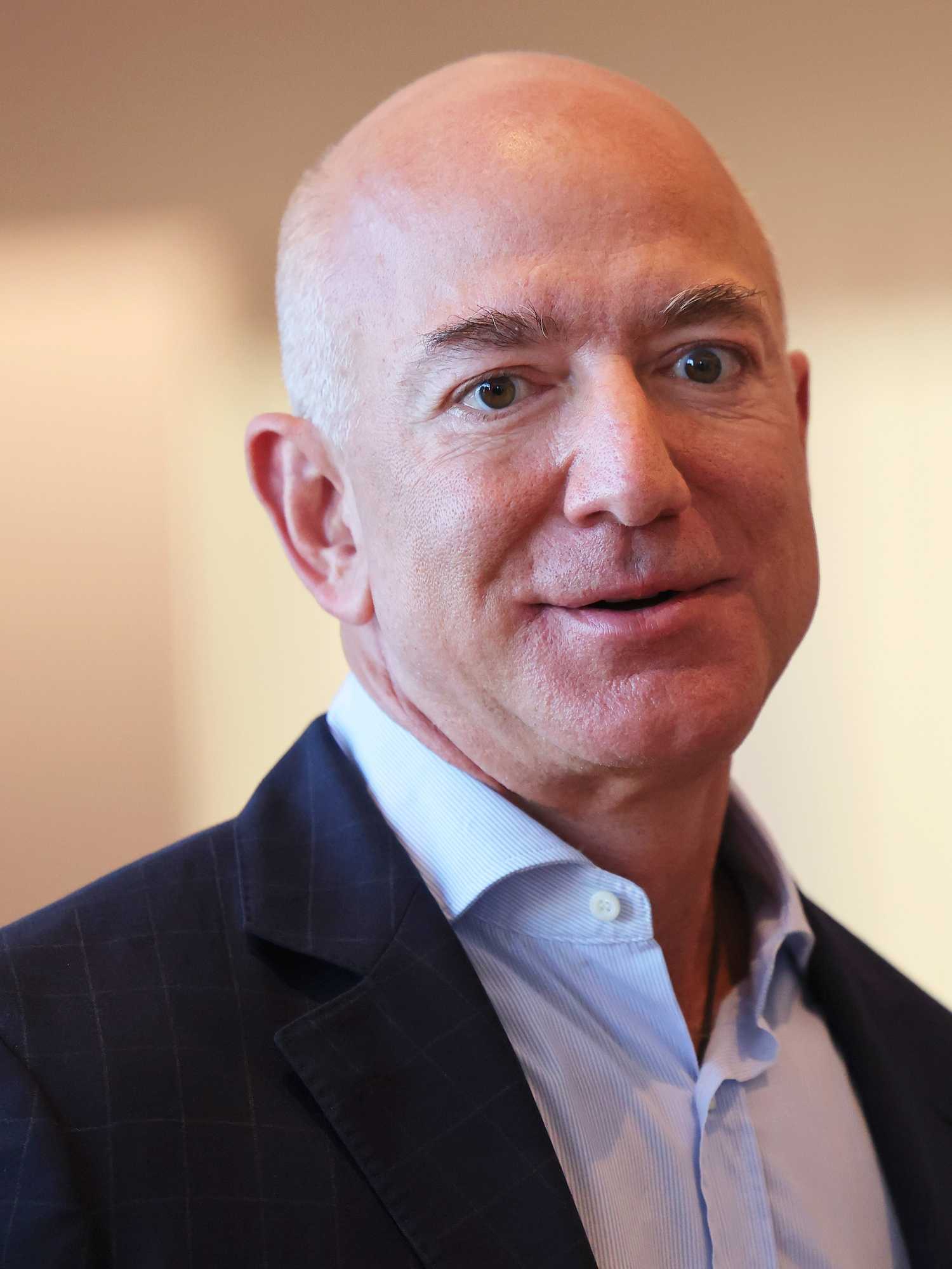 Trump administration's 'pathetic' reaction to Amazon tariff pricing sparks huge backlash