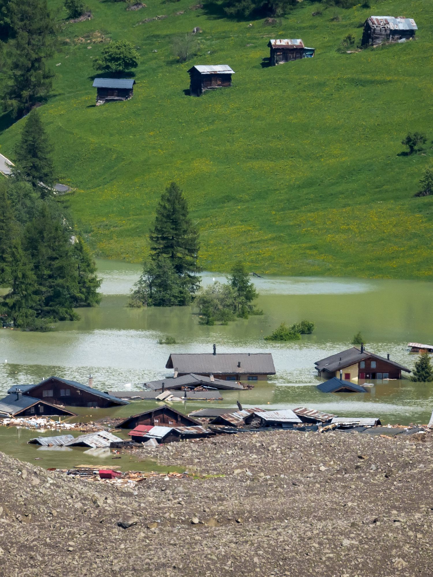 Huge glacier collapse carrying 10 million tons of rubble destroys village