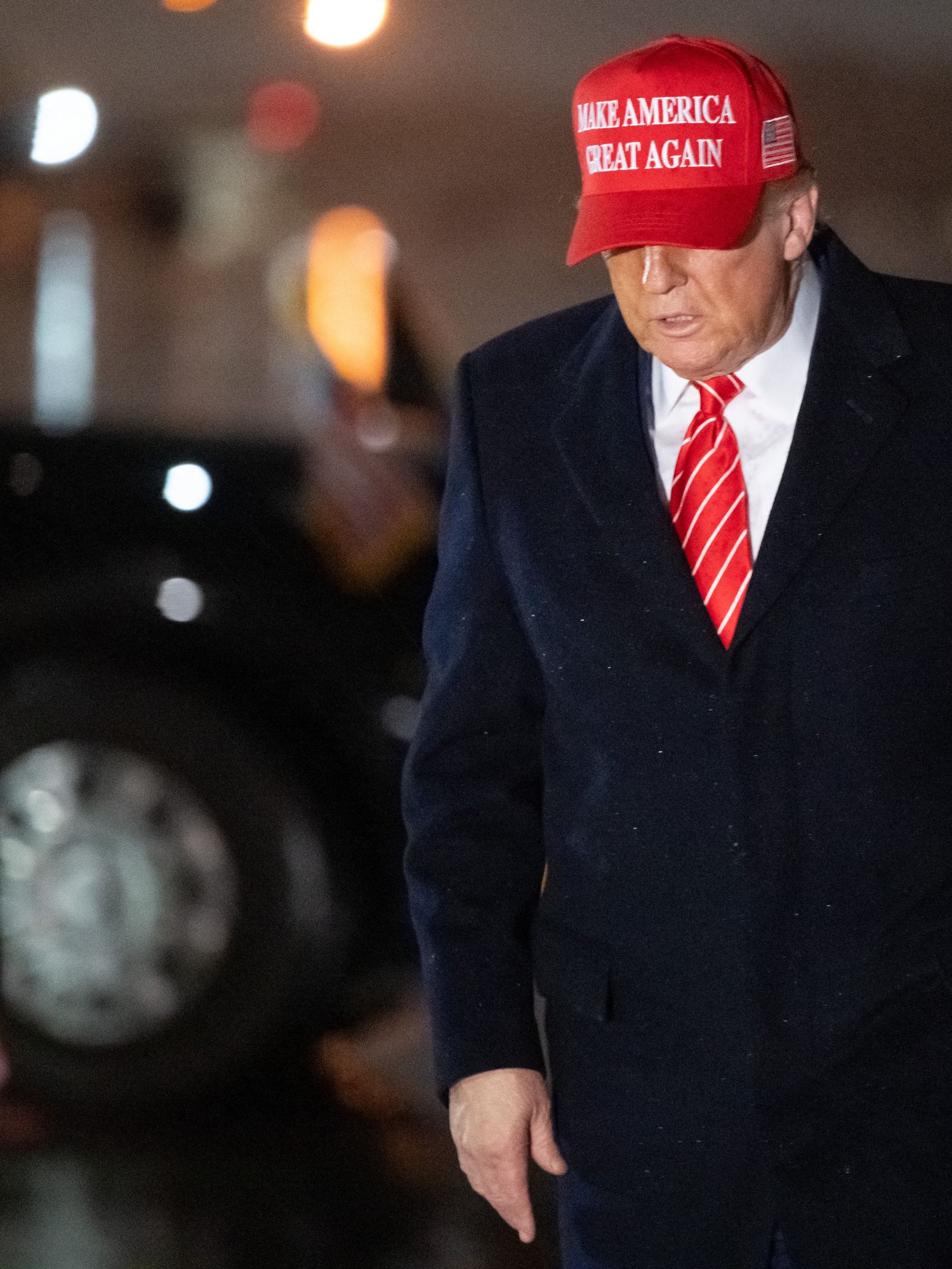 Donald Trump's phone lock screen is going viral for one hilarious reason
