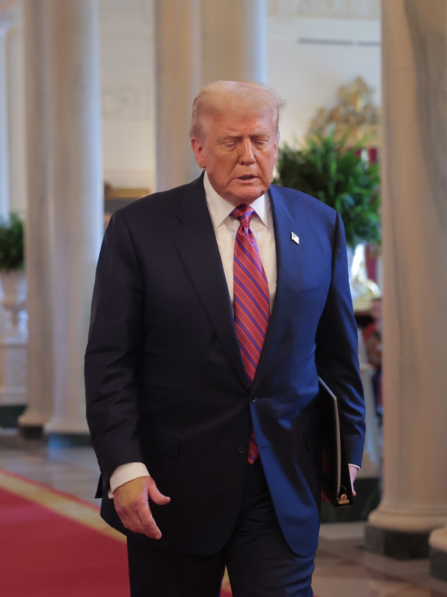 Resurfaced tweet has people calling out Trump's hypocrisy over 'racist' football team name
