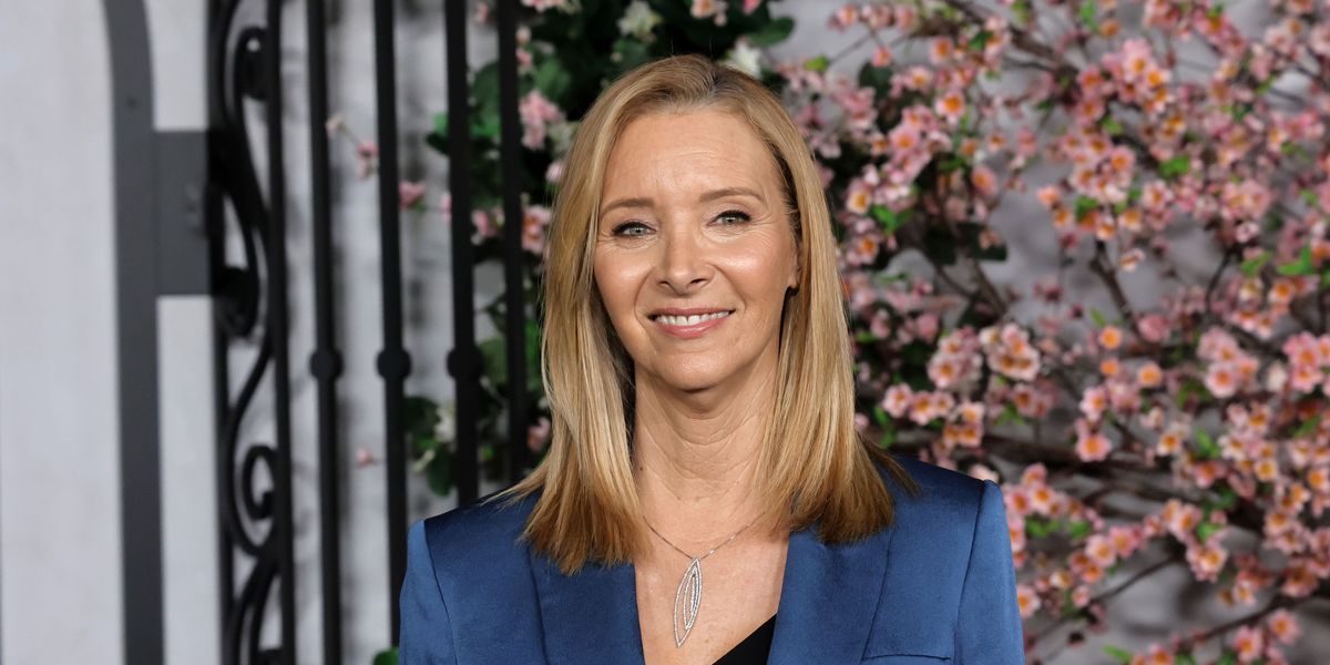 Lisa Kudrow's incredible MAGA spoof is going viral again and it's hard to watch | indy100