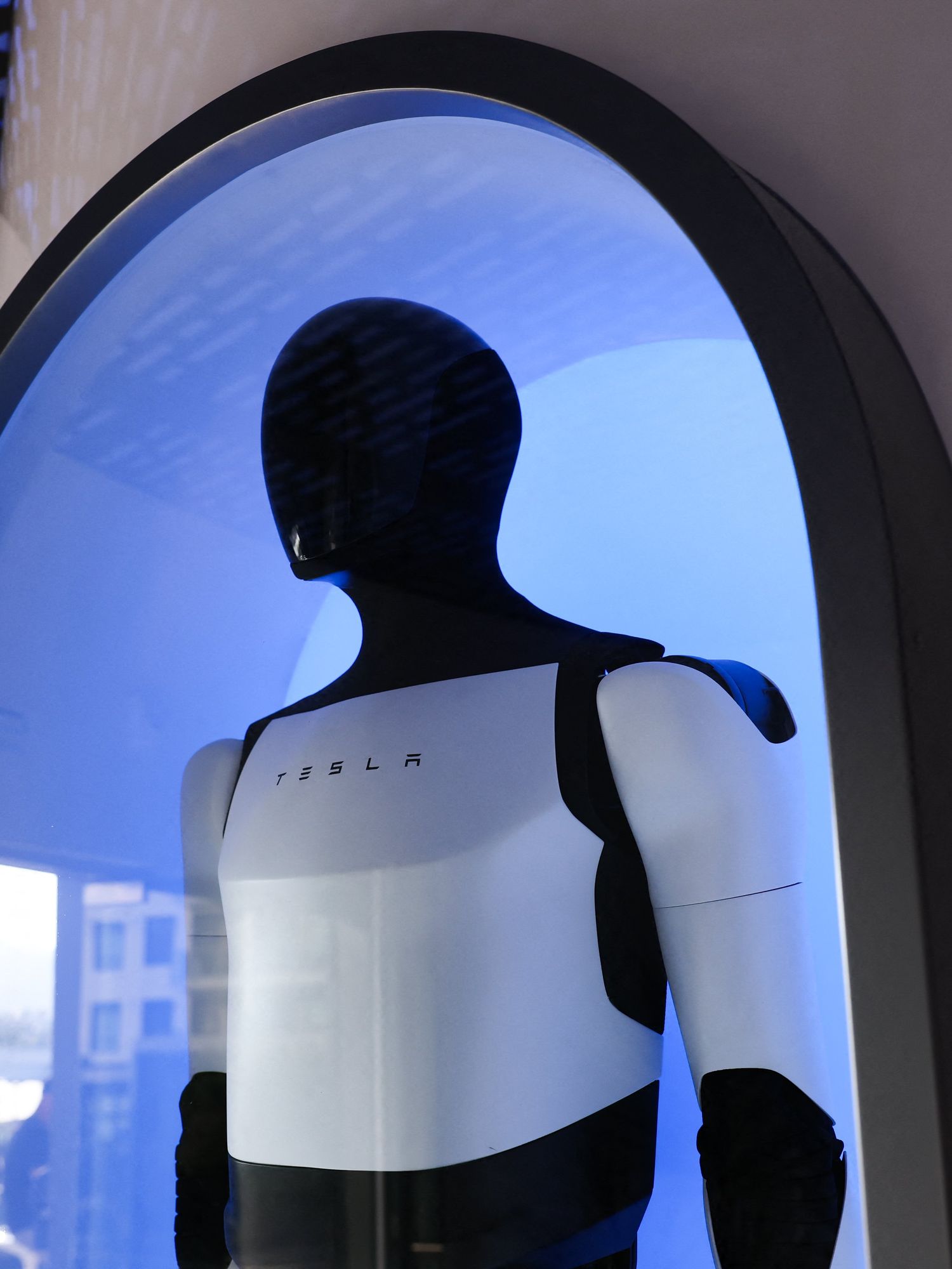 Elon Musk's new robot demo has the internet talking - and it's not good