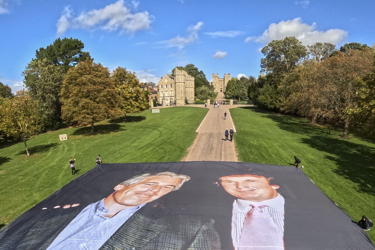 Massive Trump and Epstein photo rolled out at Windsor Castle ahead of state visit
