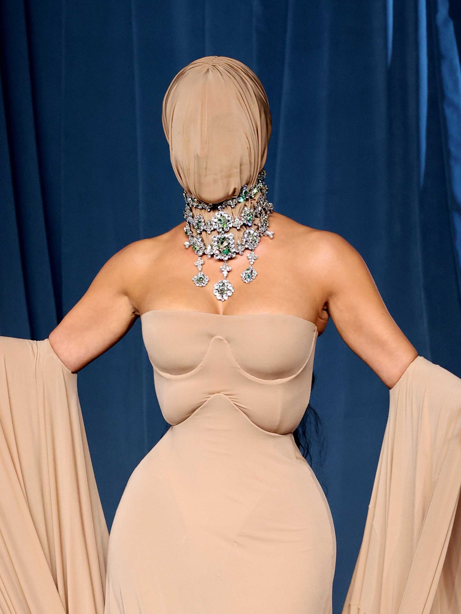 Kim Kardashian’s masked look at Academy Museum Gala has the internet talking