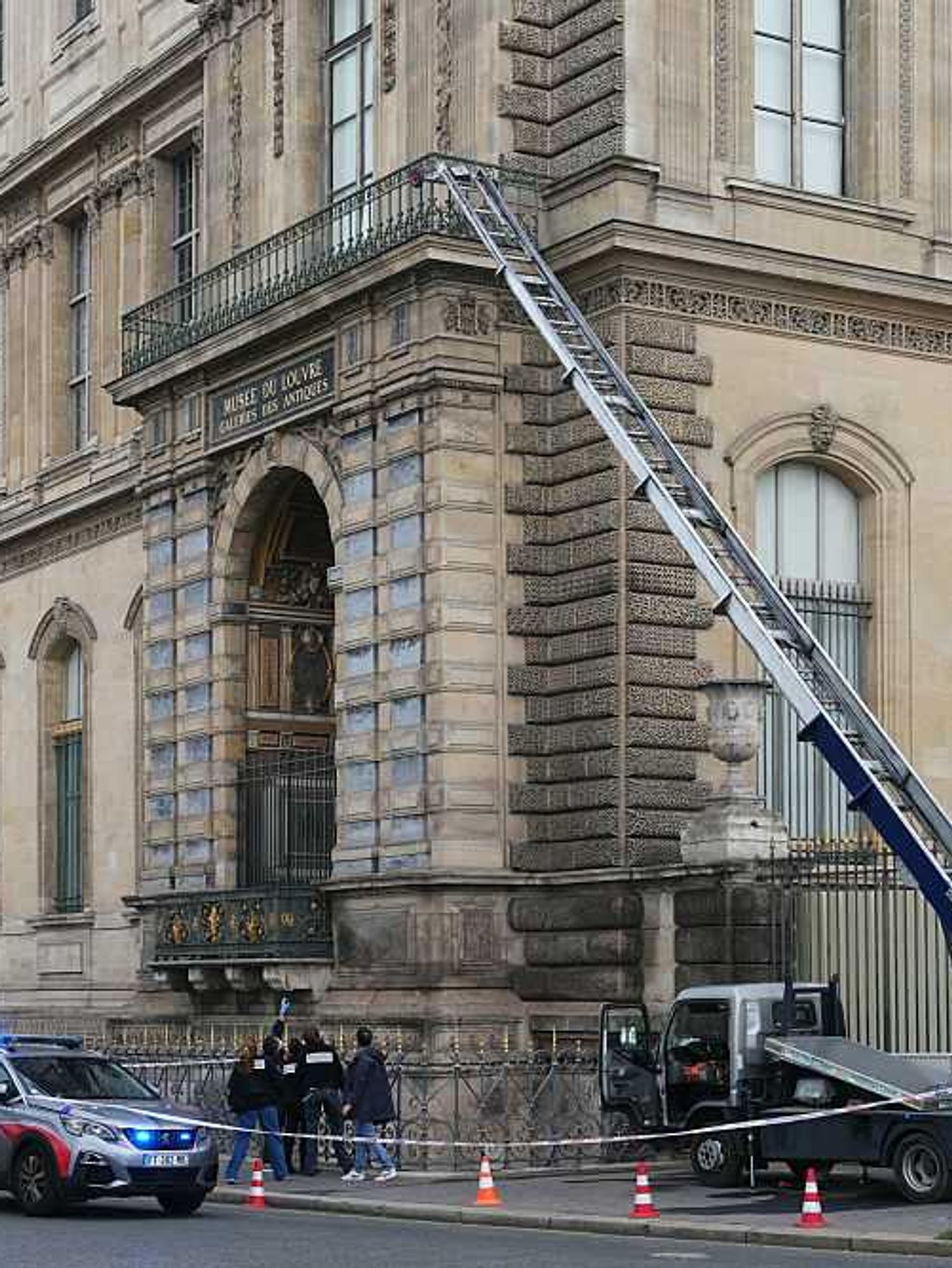 Paris Louvre's 'priceless' jewellery heist was so 'easy' that Gen Z can't be serious about it
