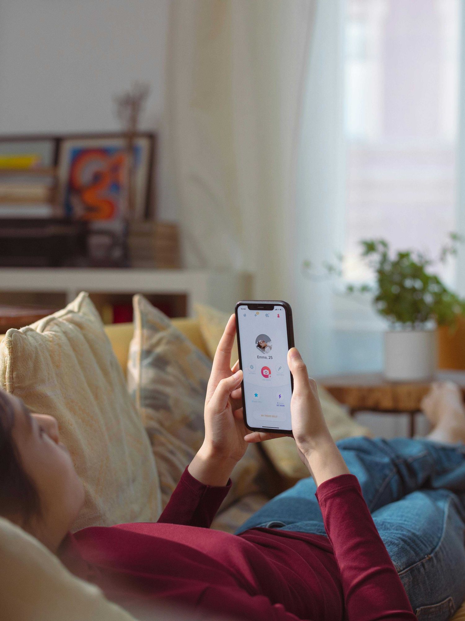 Man's affair exposed 'in the weirdest way possible' through new iPhone purchase