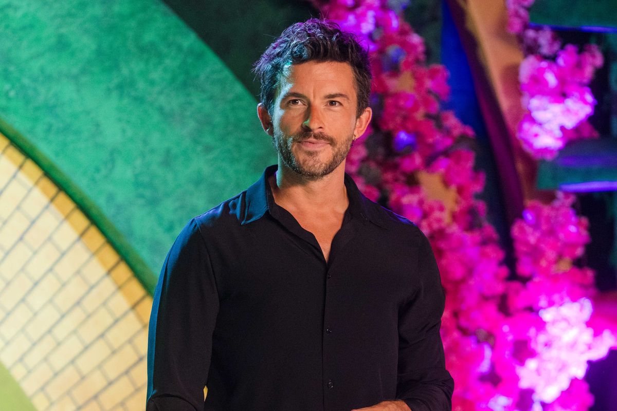 Jonathan Bailey admits he drunkenly told friends he was the 'sexiest man alive'