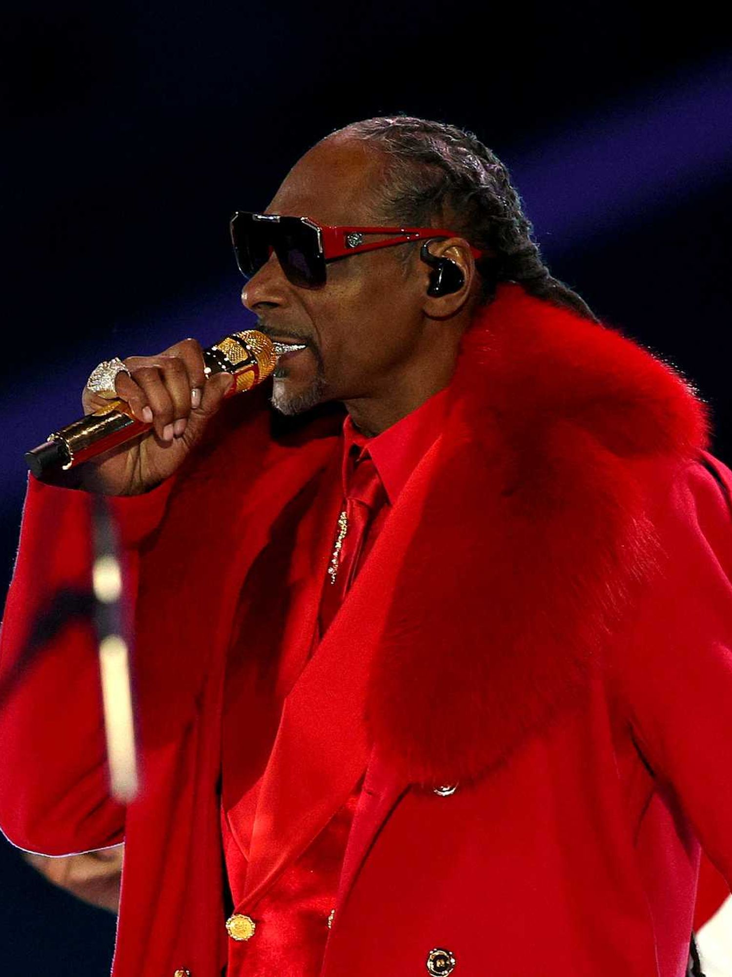 Snoop Dogg’s all-red NFL look steals the show – and wins over an unexpected fan