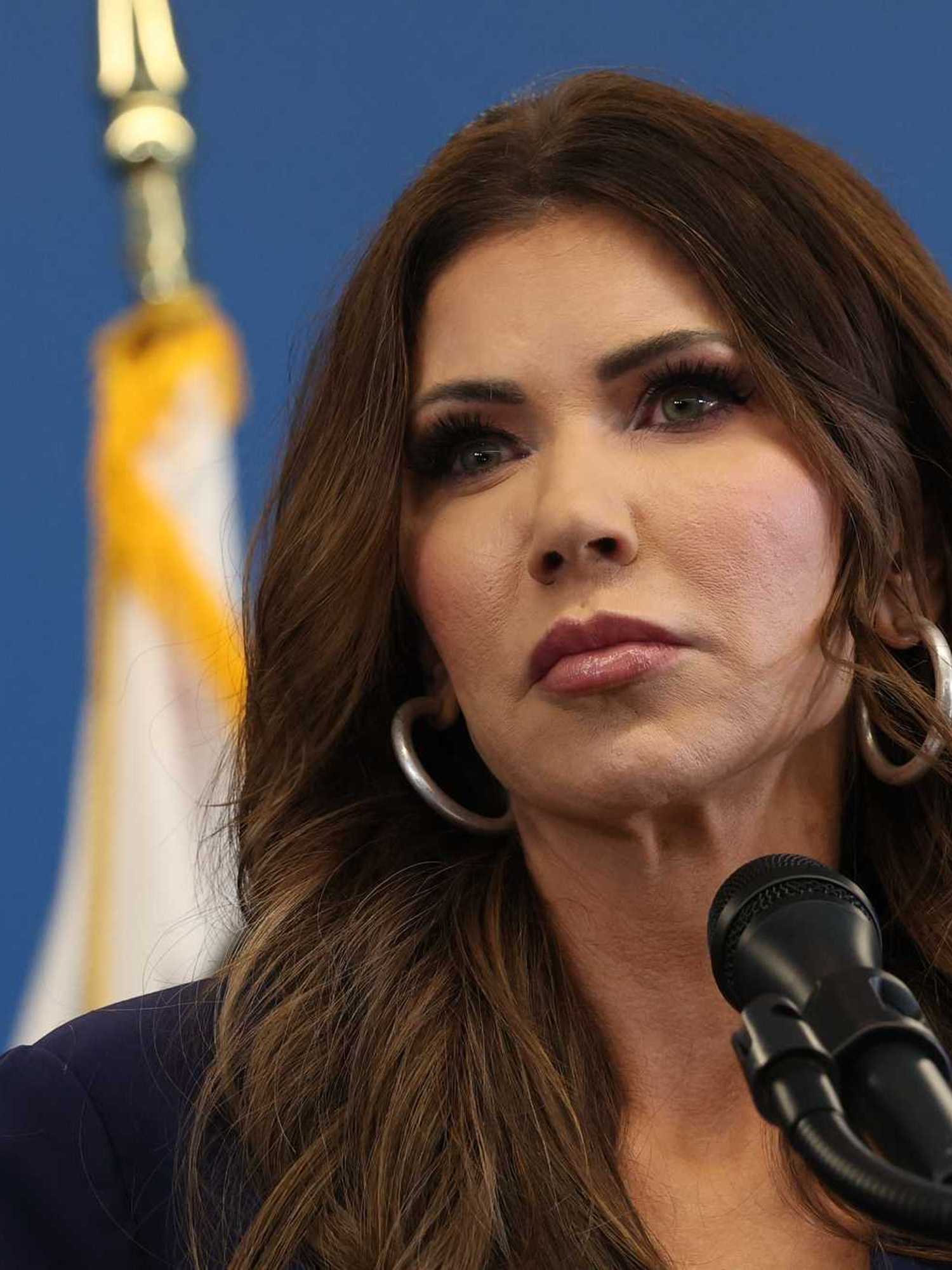 Noam admits 'we can't trust the government anymore' despite being a part of it