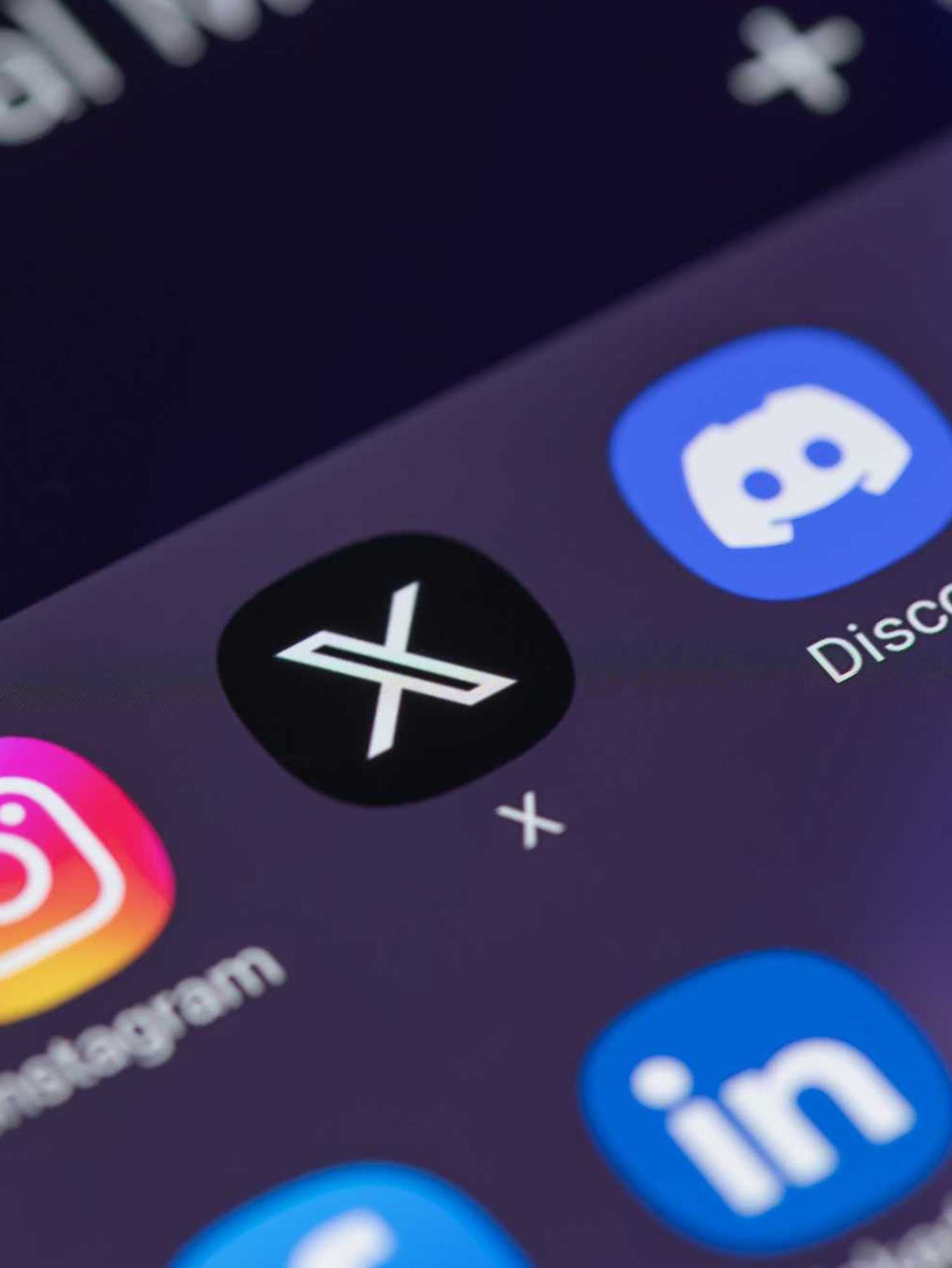 Is Twitter/X down? Elon Musk's platform experiences outage following Grok controversy