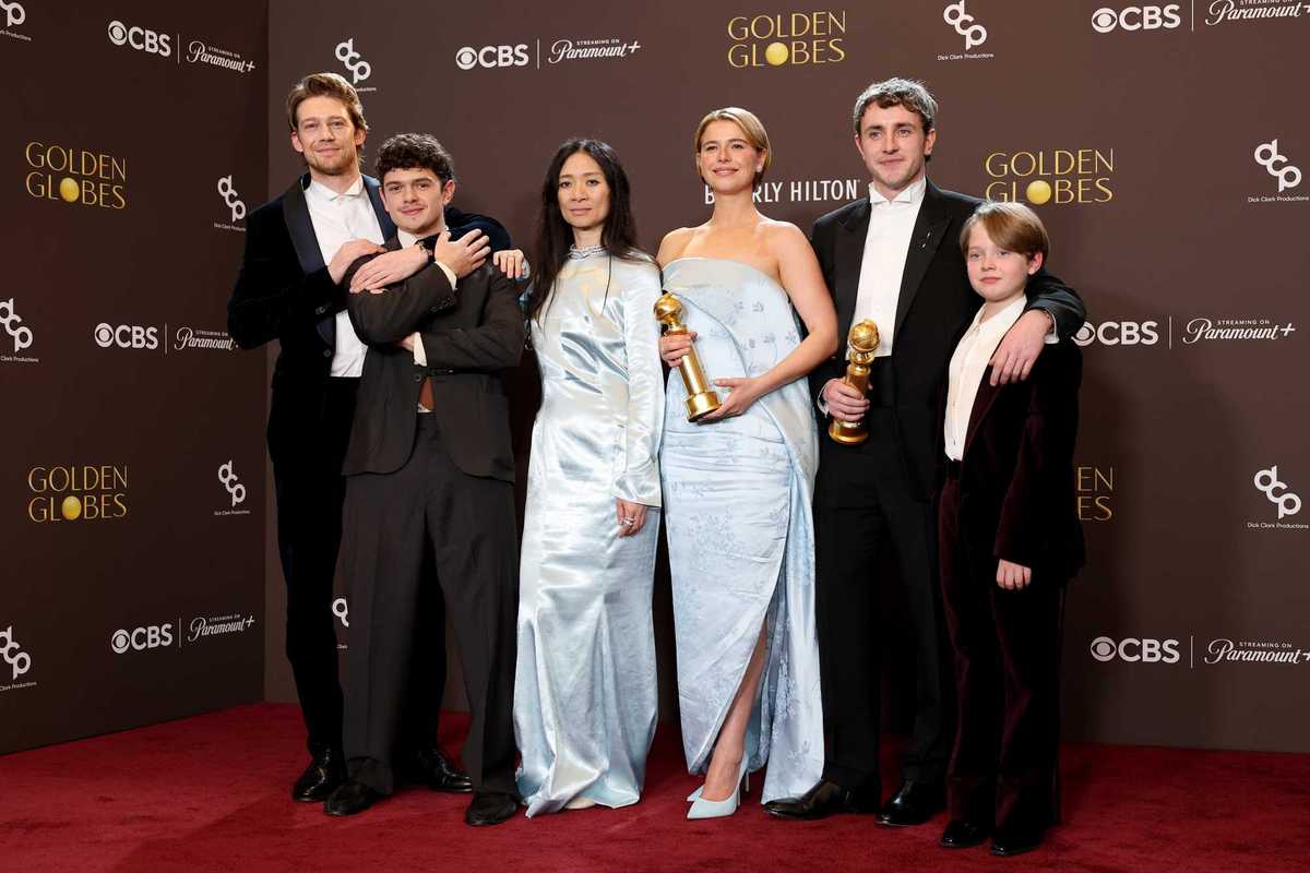 Hamnet stars Jessie Buckley and Paul Mescal take a break with the help of Rihanna