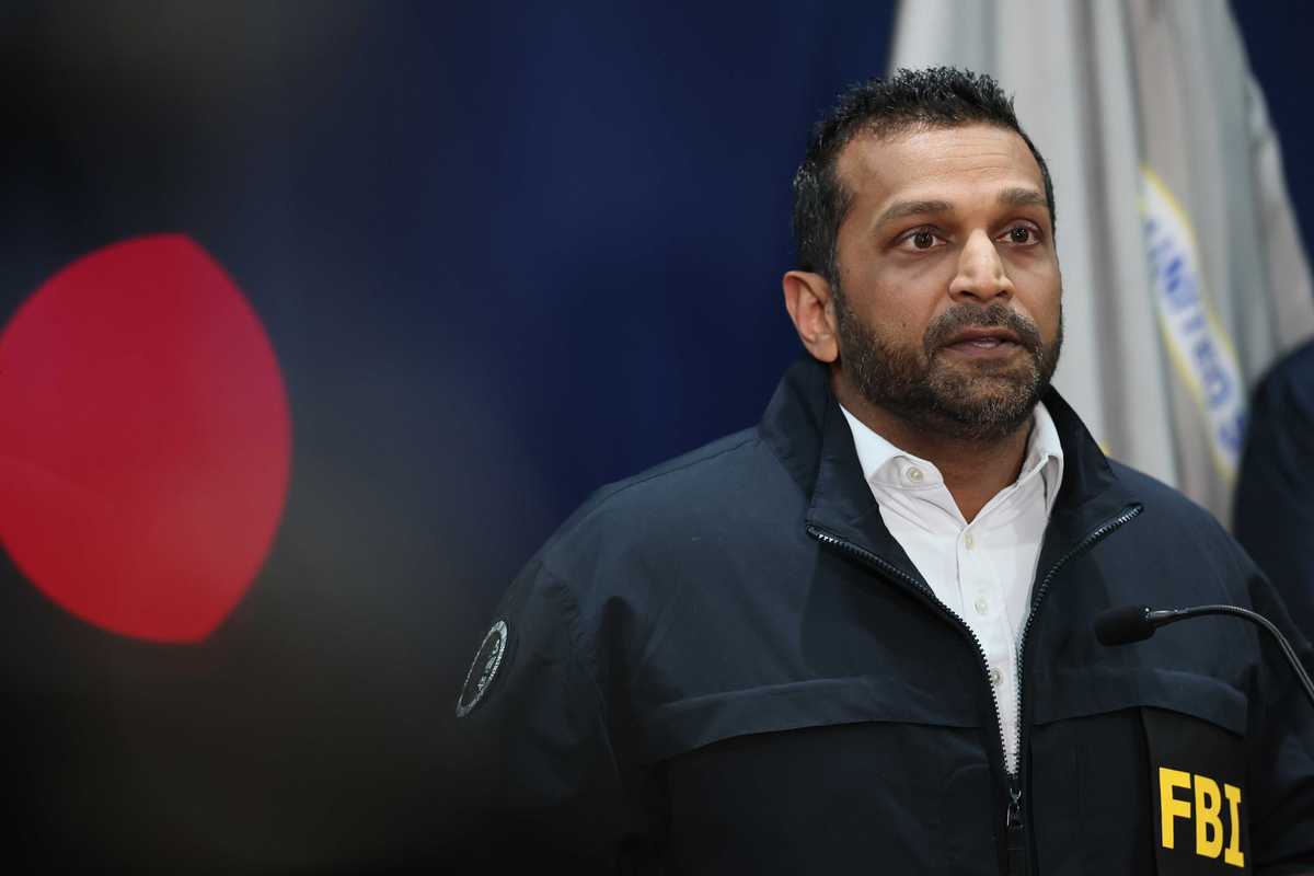 FBI Director's claims about Alex Pretti's killing are instantly community-noted for being wrong