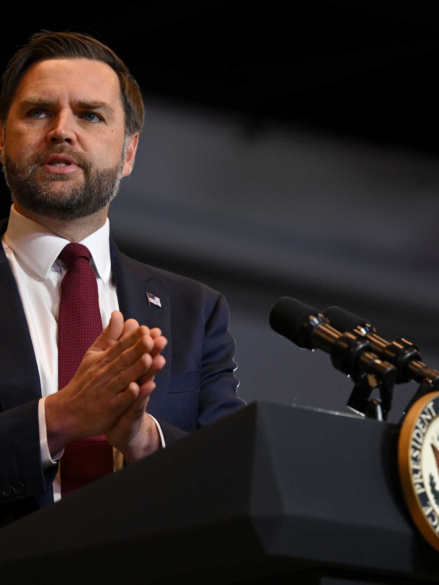 JD Vance tried to mock a veteran Democrat senator and it backfired spectacularly