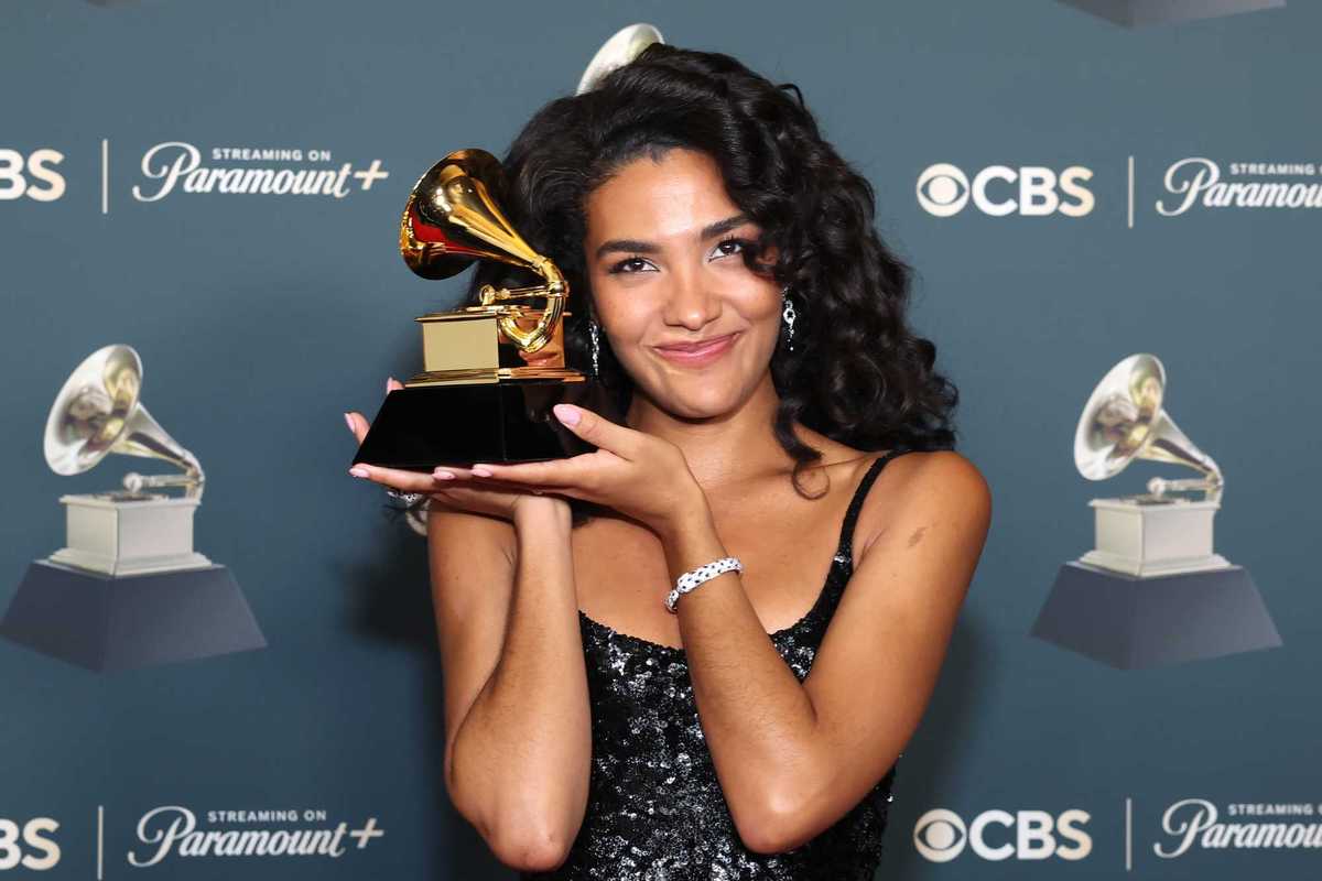 Olivia Dean praises immigrant grandparents in speech during Grammys win