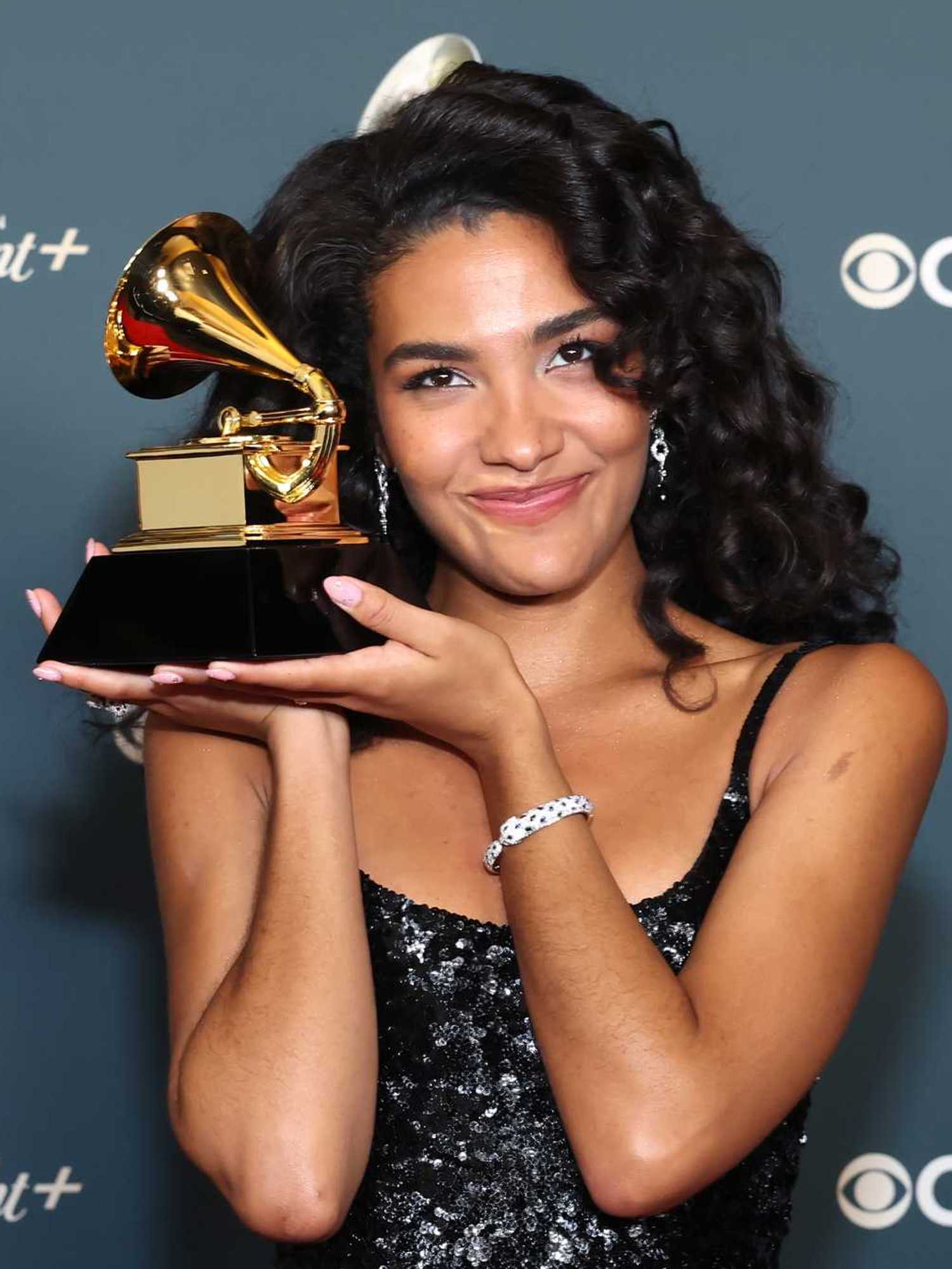 Olivia Dean praises immigrant grandparents in speech during Grammys win
