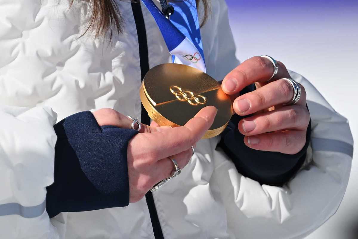Why do the Winter Olympics medals keep breaking?