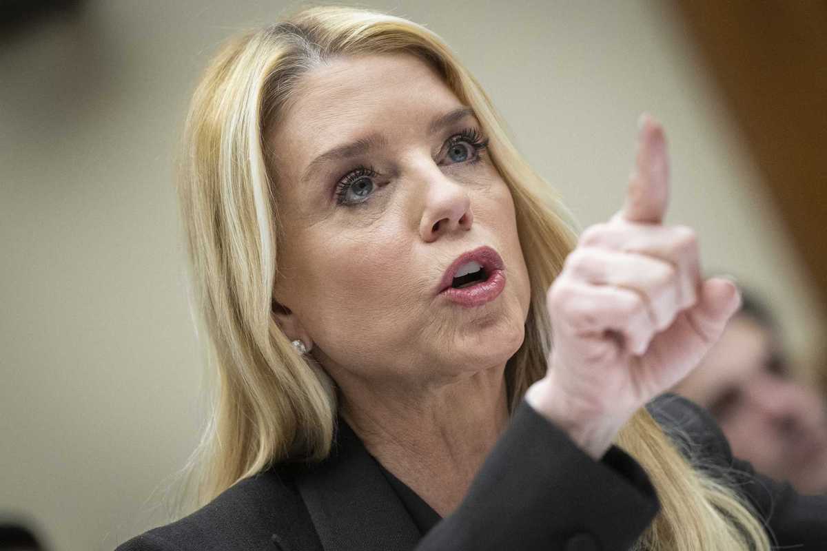 Real reason Pam Bondi's hearing outbursts backfired, according to experts
