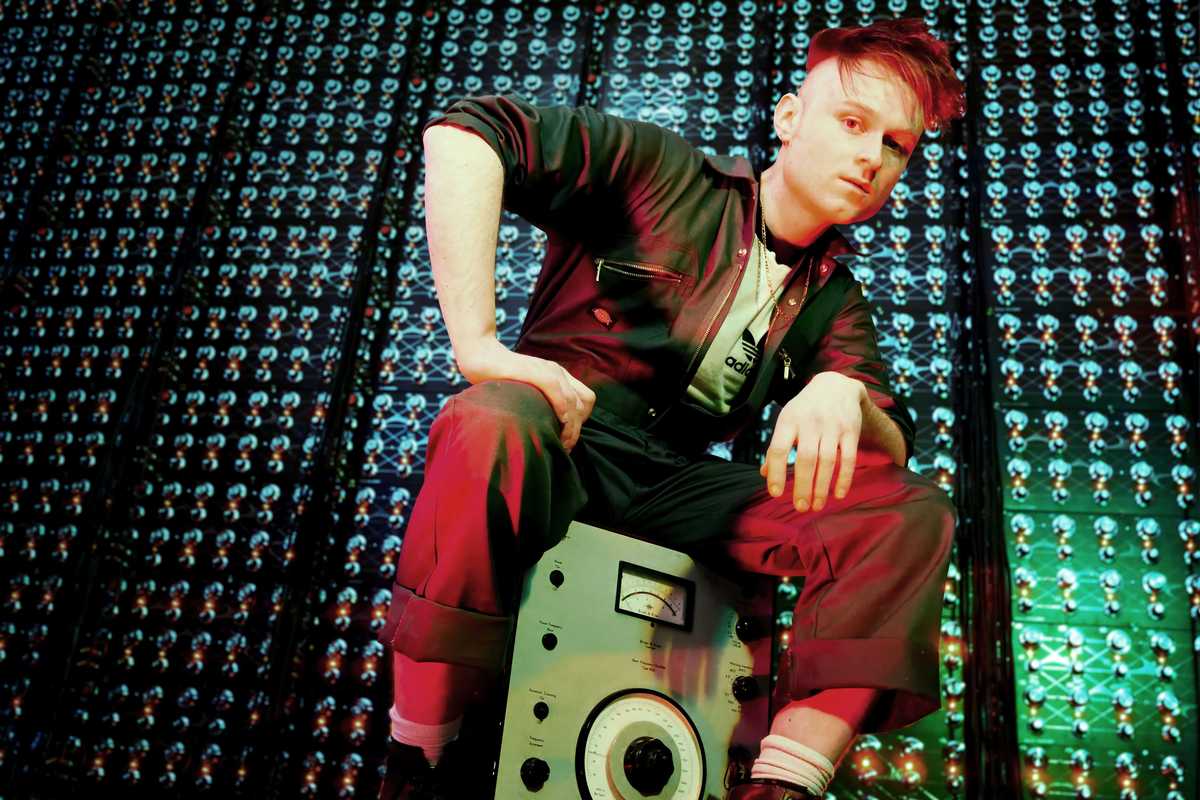 What song is the UK's entry performing at Eurovision 2026?