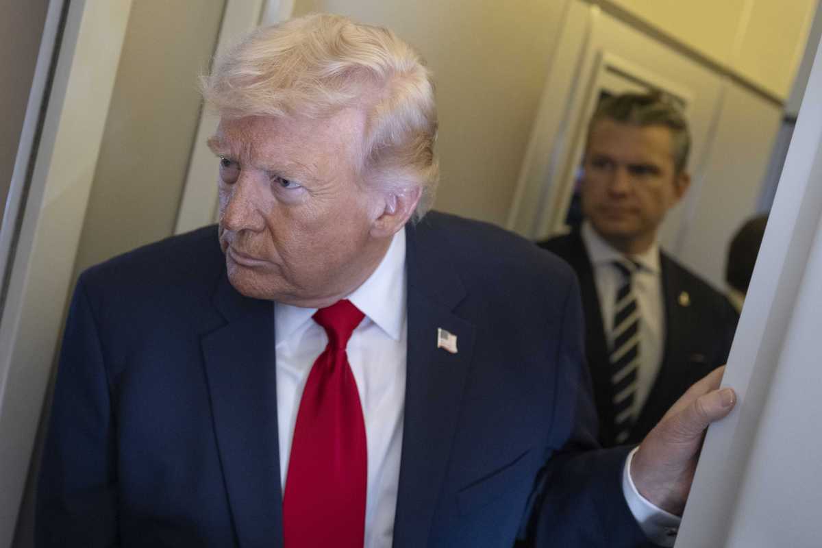 'Governed by pure idiocy': Conflicting Trump administration claims about status of Iran war leave people baffled