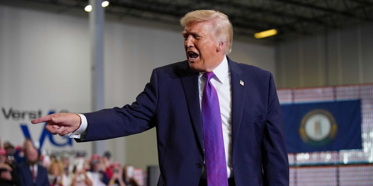 Female reporter insulted by Trump after debunking his 'rigged election ...