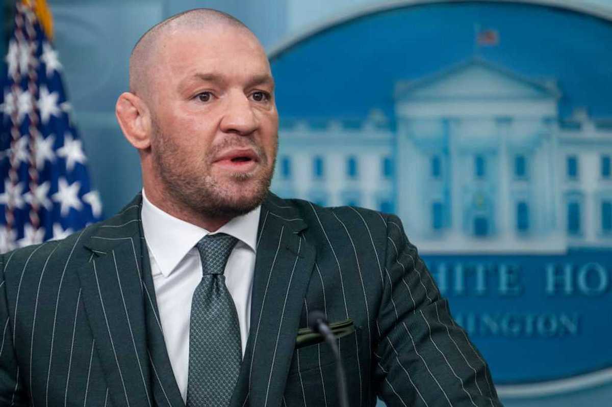 Conor McGregor vows to defend the United Arab Emirates while on horseback in bizarre post