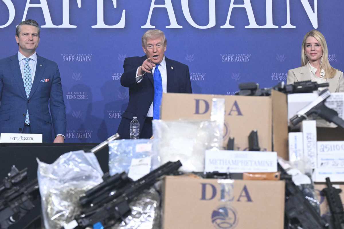 'North Korea vibes': Bizarre moment Trump gets staff to see who can praise him better