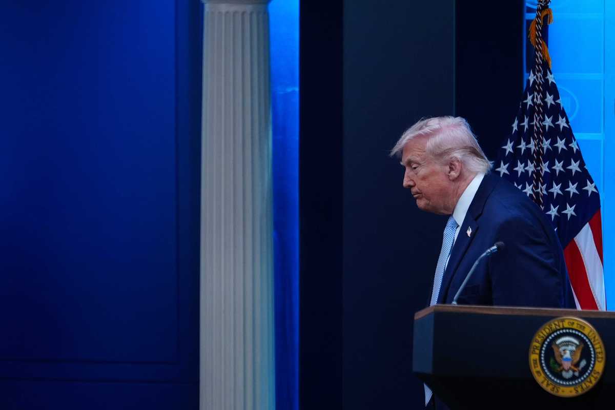 Donald Trump threatens Iran with destruction sparking war crime warnings