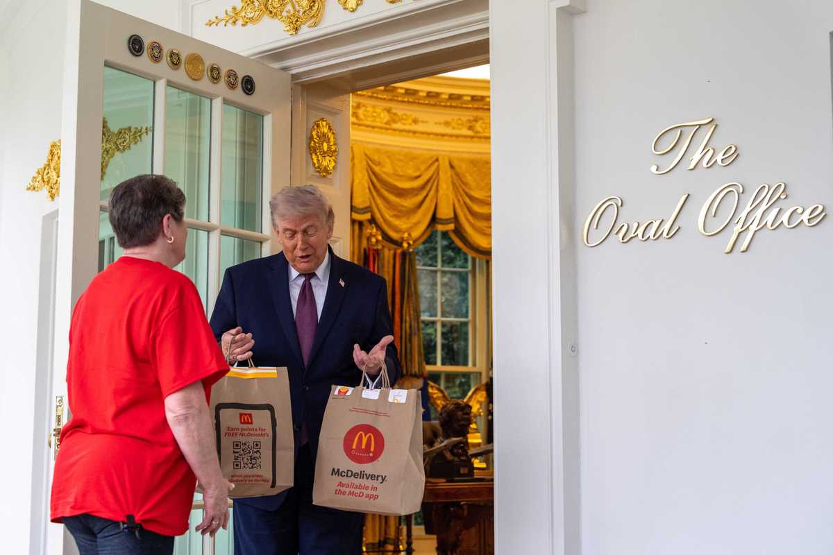 Trump uses DoorDash driver in bizarre Oval Office McDonald's tax stunt