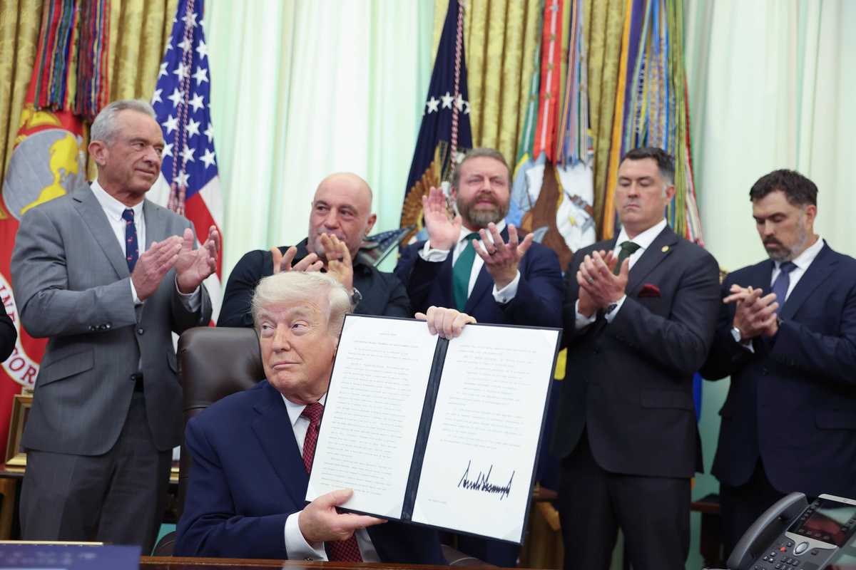 Trump is now boasting about being able to sign his own name