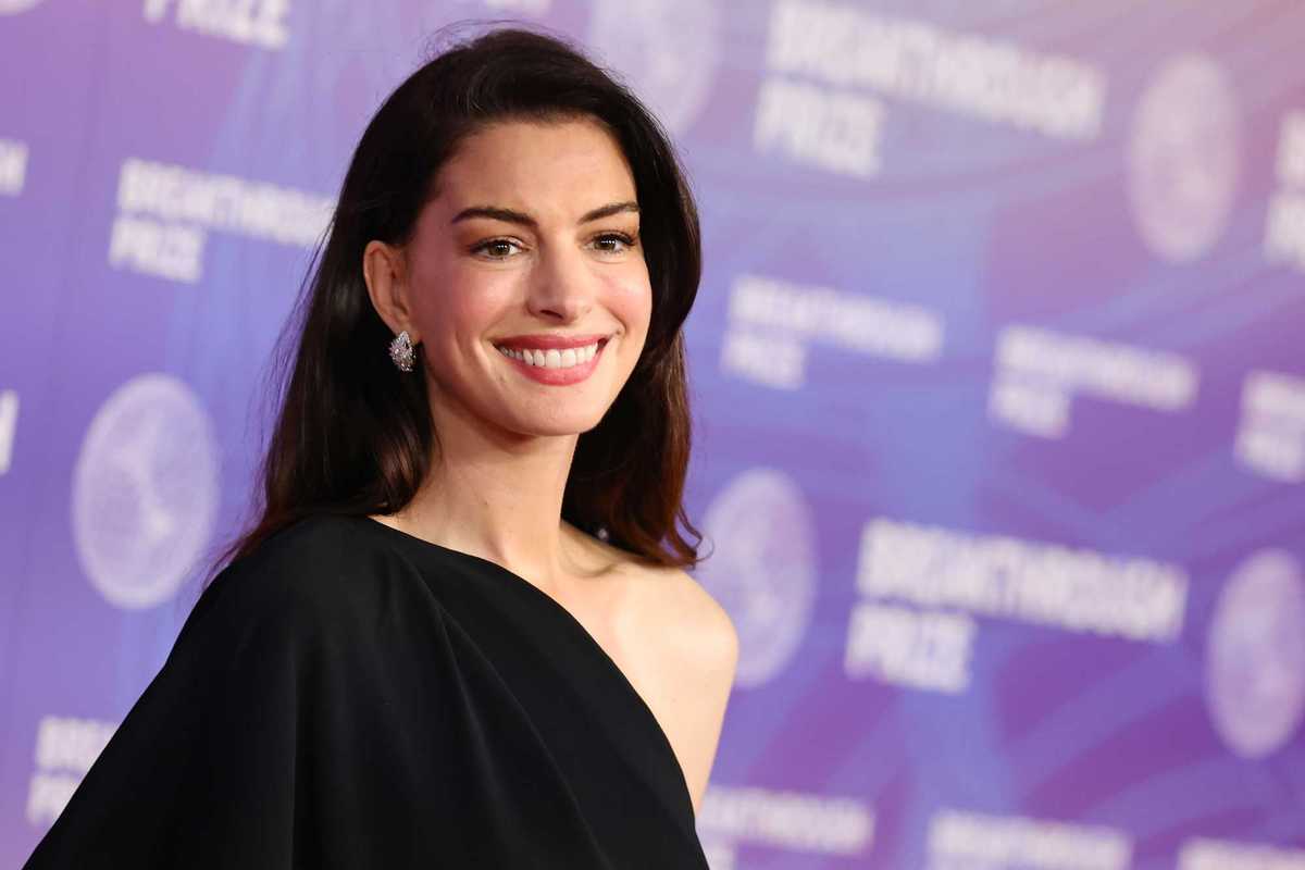 Anne Hathaway just provided an exciting Princess Diaries 3 update