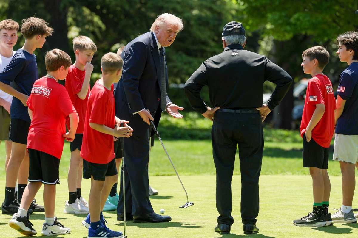 Trump’s putting display for children visiting the White House backfires