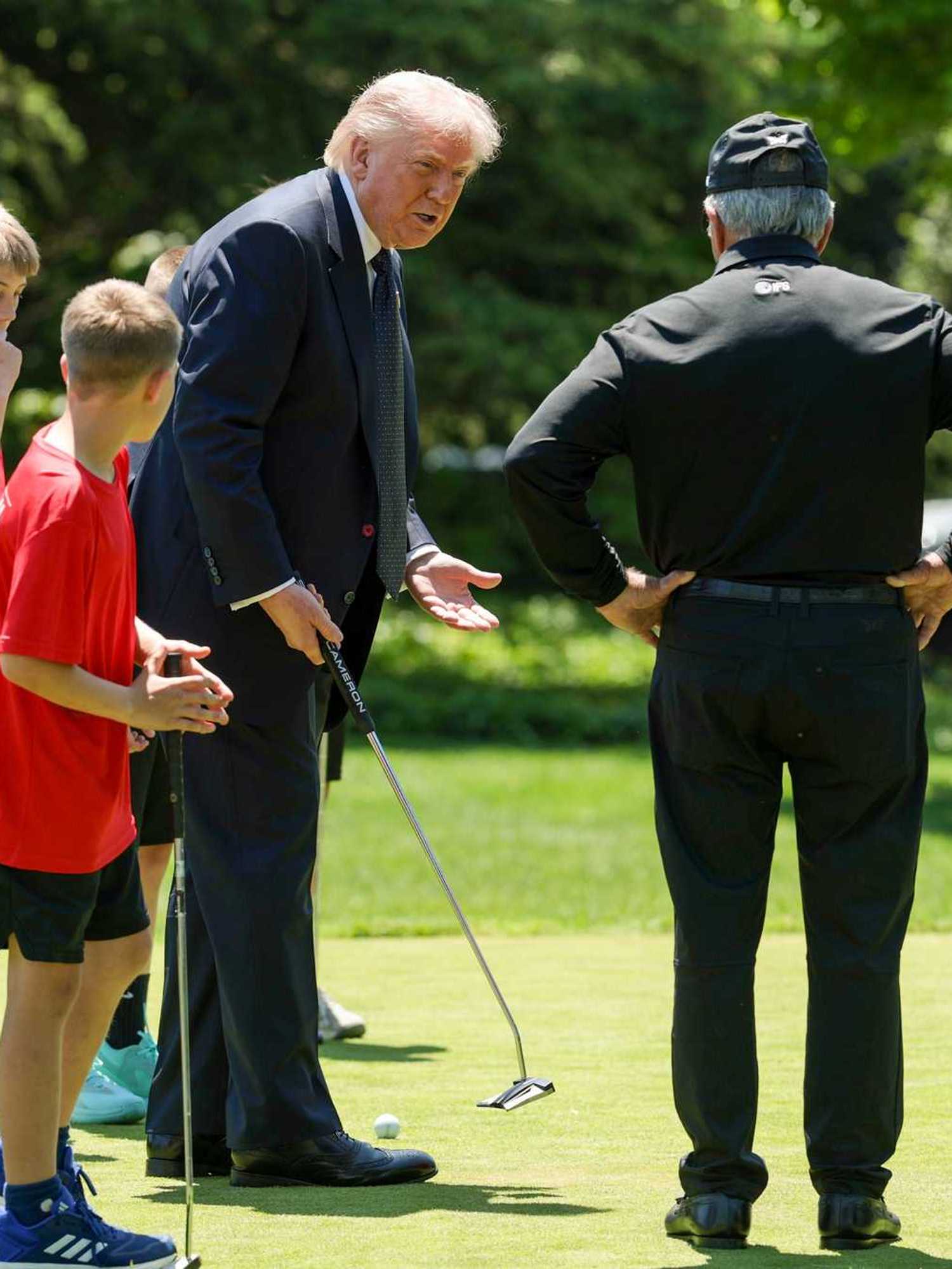 Trump’s putting display for children visiting the White House backfires
