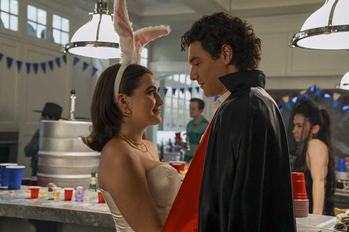 What are critics saying about Prime Video romance series Off Campus?