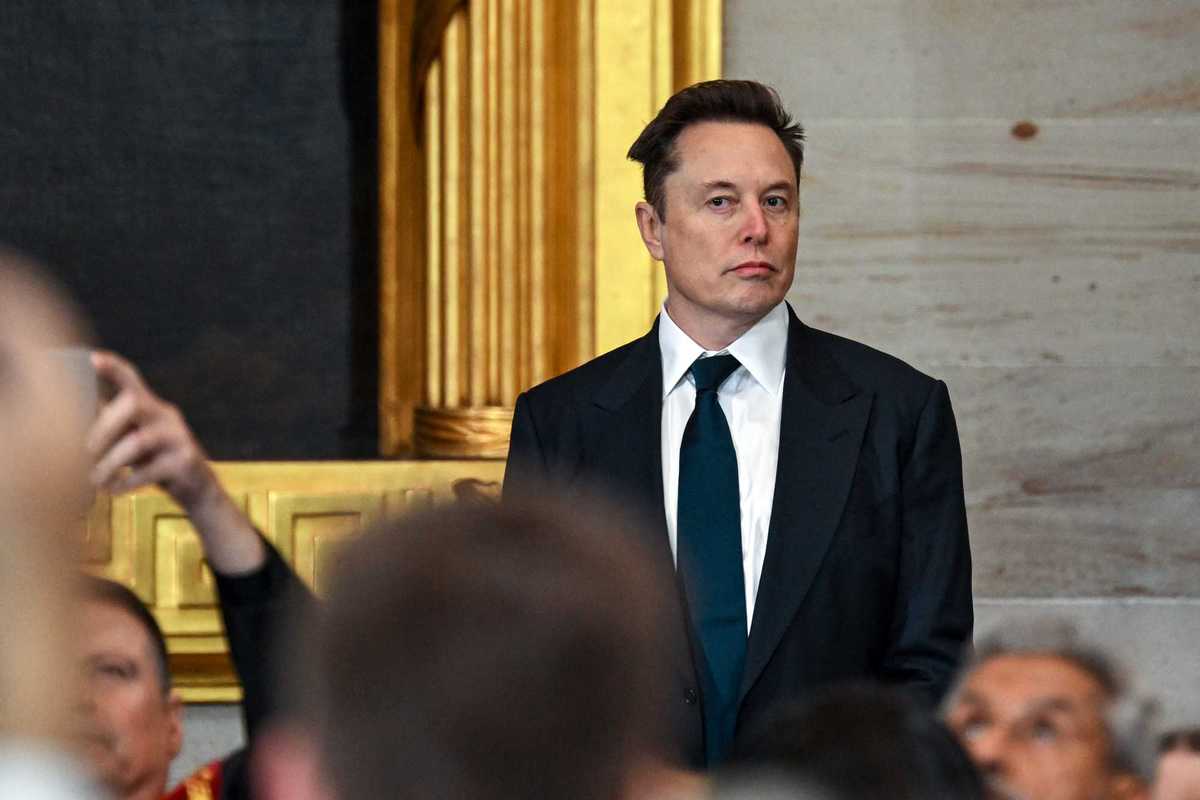 Elon Musk responds to bizarre alien conspiracy with one simple word