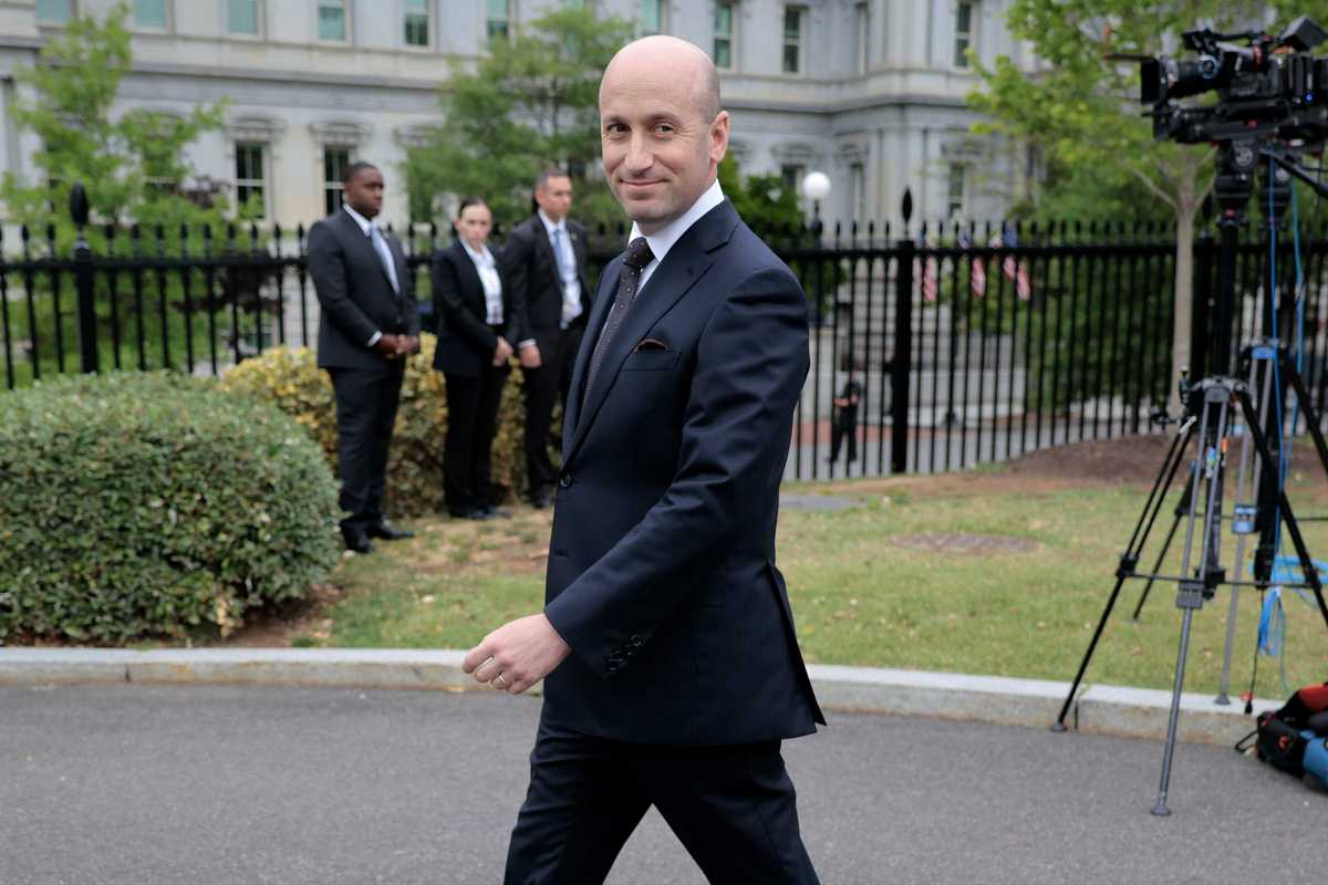 Democrats go off at Stephen Miller after he says Texas rep is 'transgender'
