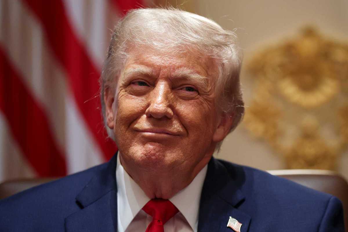 White House slammed for telling people to 'just sit back and relax' and 'trust in Trump'