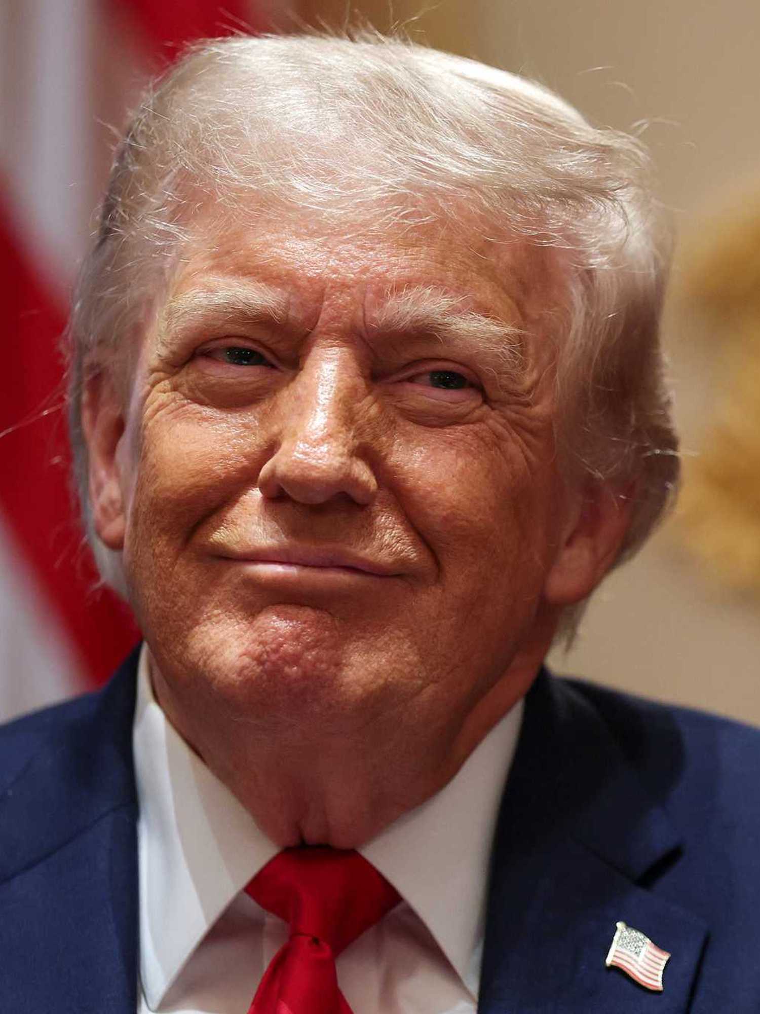 White House slammed for telling people to 'just sit back and relax' and 'trust in Trump'