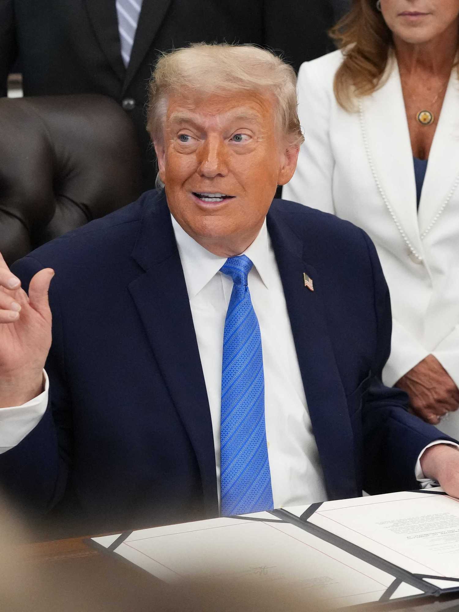 Trump threatened to 'bomb the s**t out of Iran' hours after calling for world peace